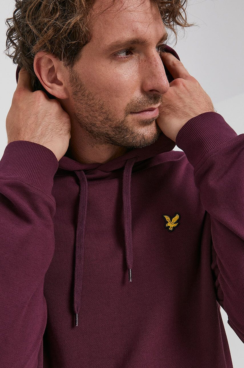 Lyle & Scott Памучен суичър мъжки в лилаво с изчистен дизайн - Pepit.bg