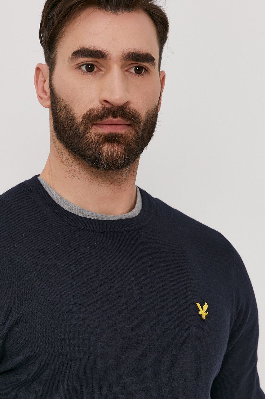 Lyle & Scott Пуловер мъжки в тъмносиньо от лека материя - Pepit.bg