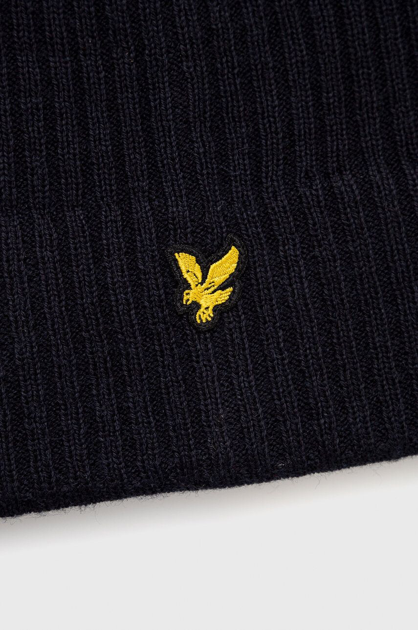 Lyle & Scott Шапка в тъмносиньо с фина плетка от вълна - Pepit.bg