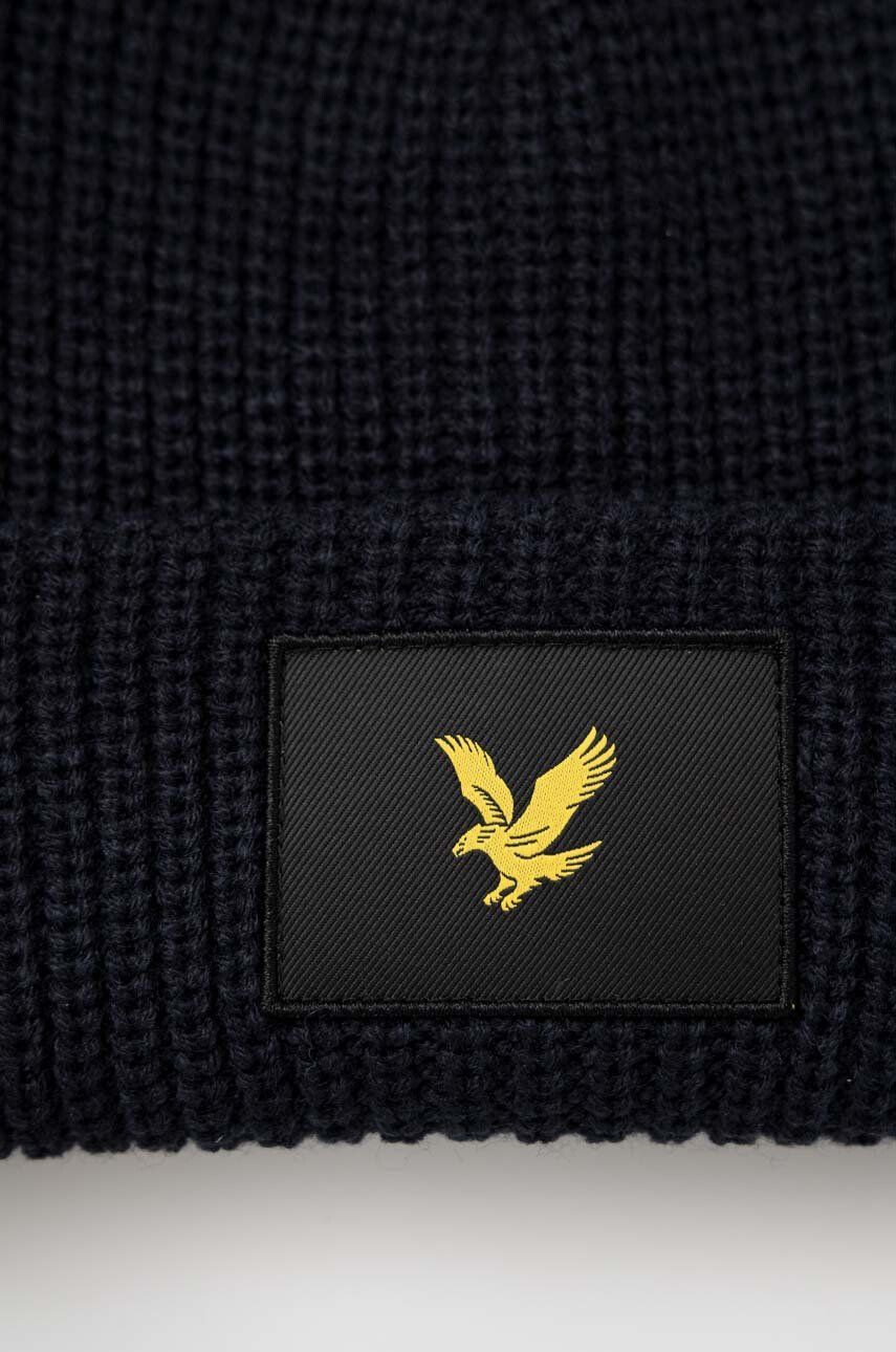 Lyle & Scott Шапка в тъмносиньо от плътен трикотаж - Pepit.bg