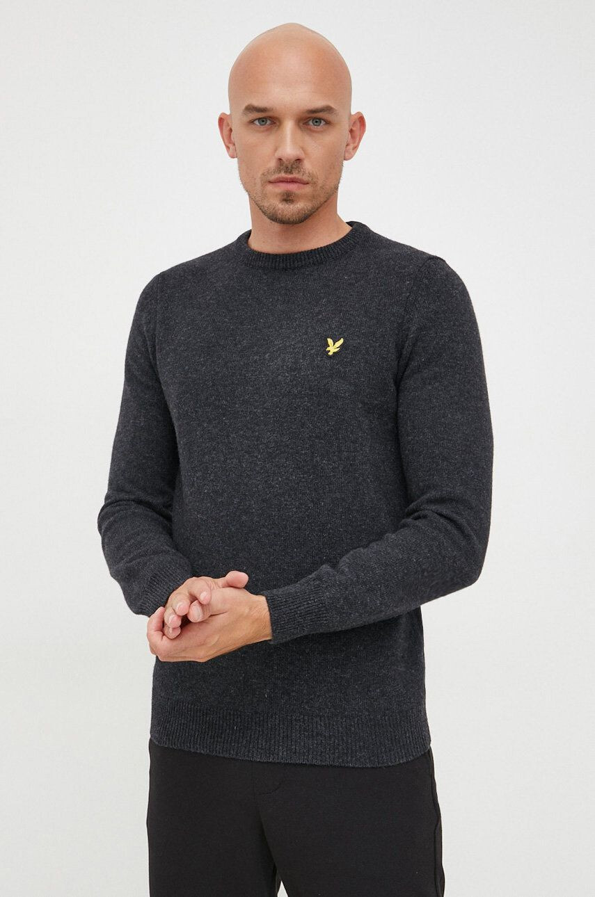 Lyle & Scott Вълнен пуловер мъжки в сиво от лека материя - Pepit.bg