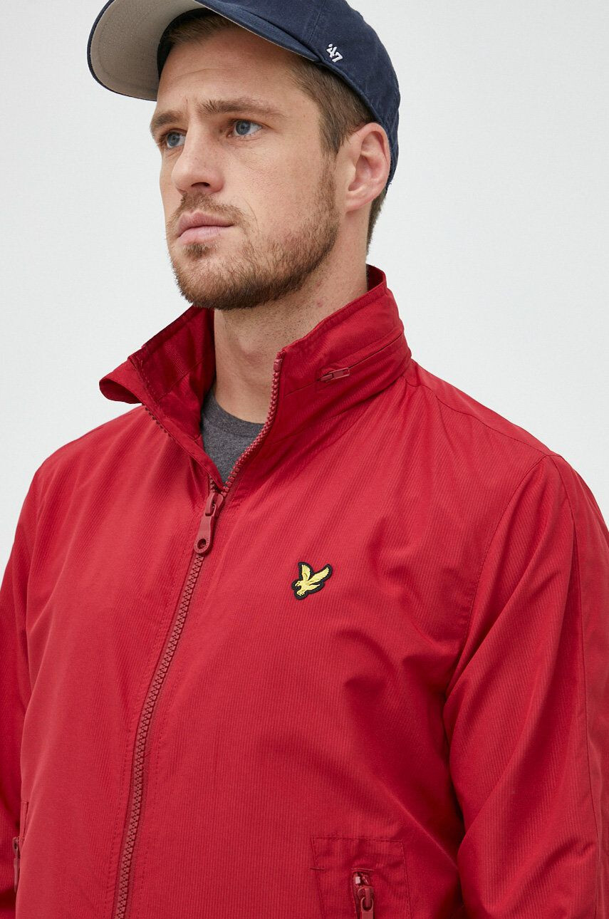 Lyle & Scott Яке в червено с преходна изолация - Pepit.bg