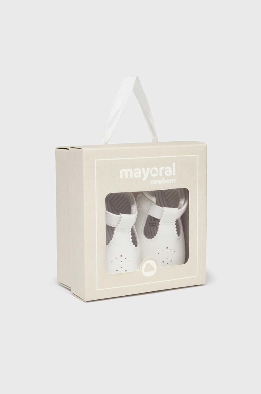 Mayoral Newborn Бебешки обувки в бежово - Pepit.bg