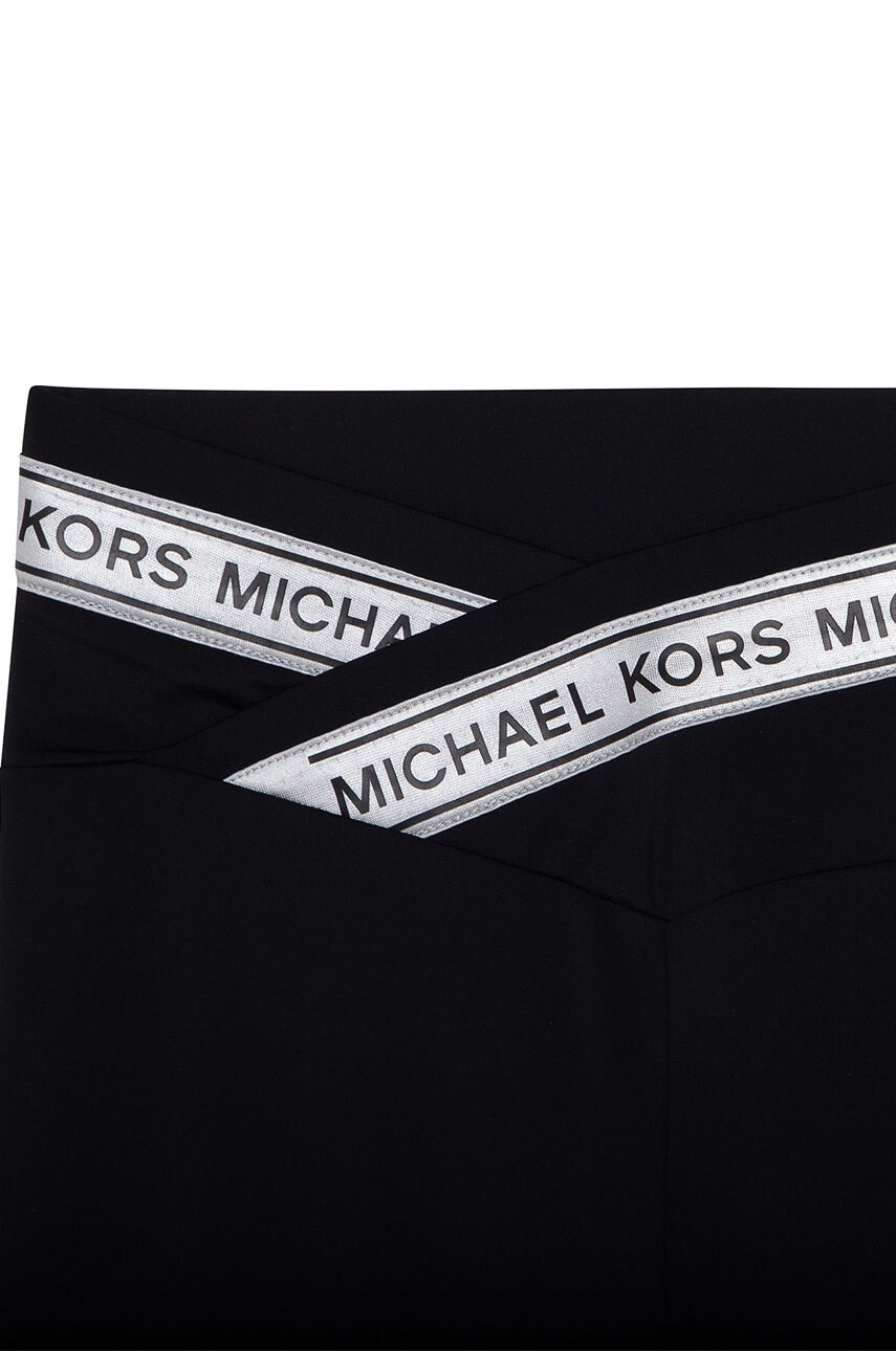 Michael Kors Детски къси панталони в черно с принт - Pepit.bg