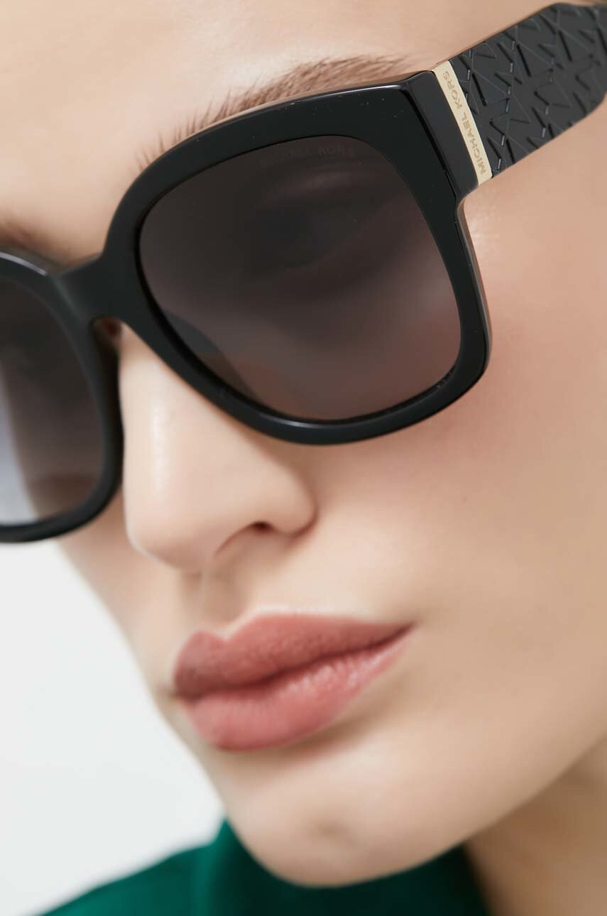 Michael Kors Слънчеви очила в черно - Pepit.bg