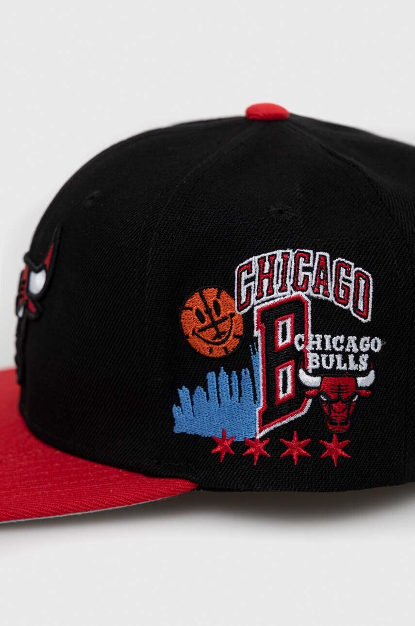 Mitchell&Ness Шапка с козирка Chicago Bulls в черно с апликация - Pepit.bg