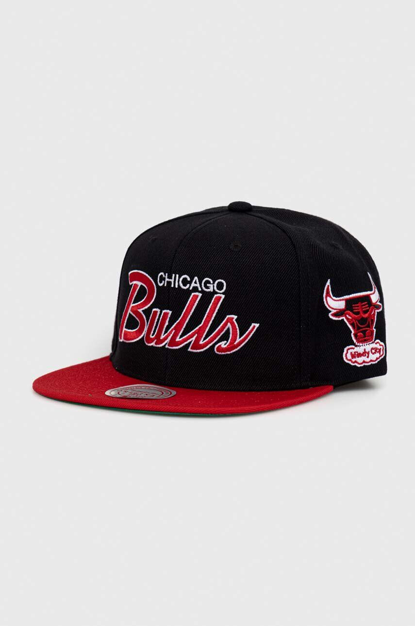 Mitchell&Ness Шапка с козирка Chicago Bulls в черно с десен - Pepit.bg