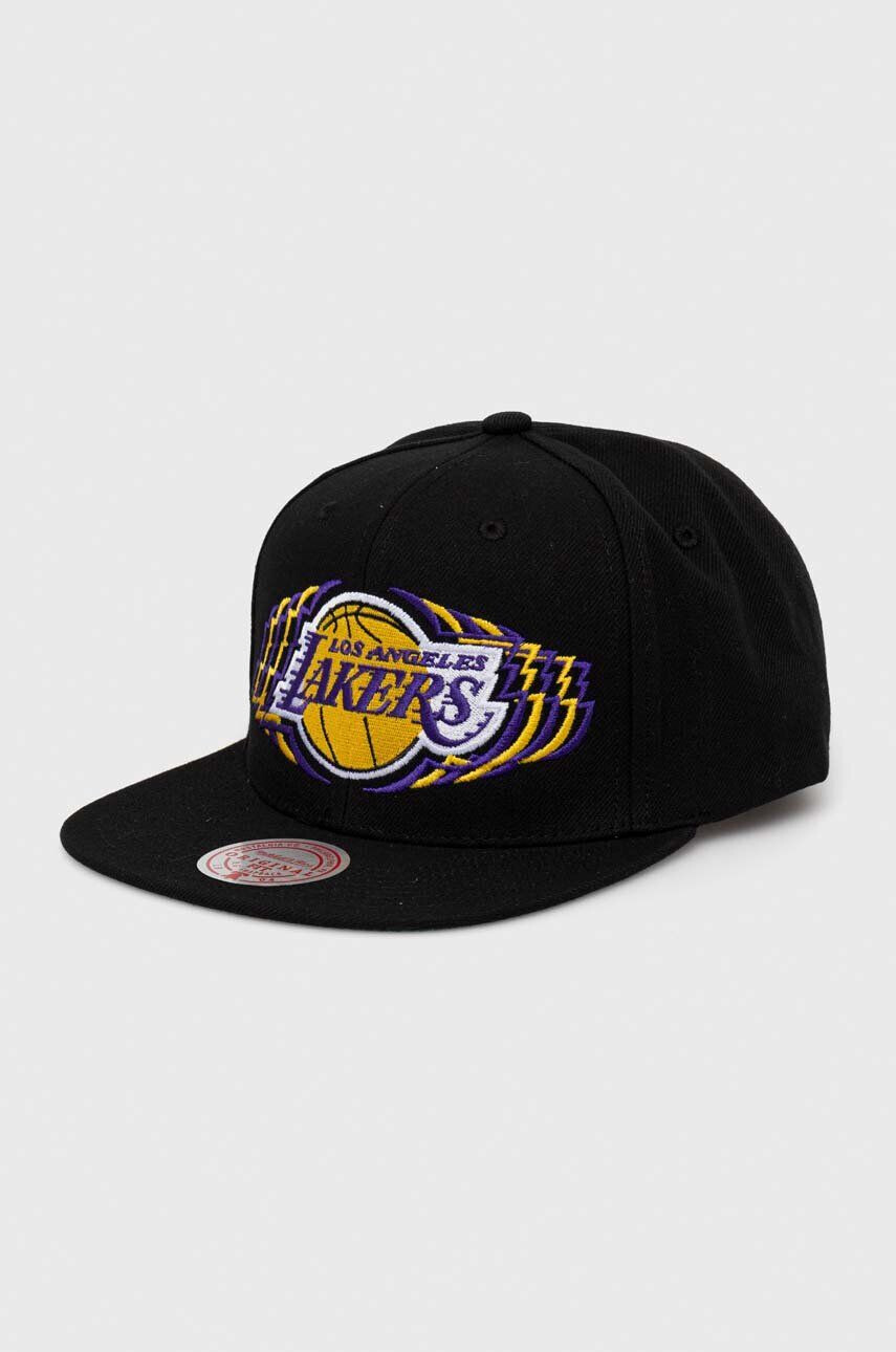 Mitchell&Ness Шапка с козирка Los Angeles Lakers в черно с апликация - Pepit.bg