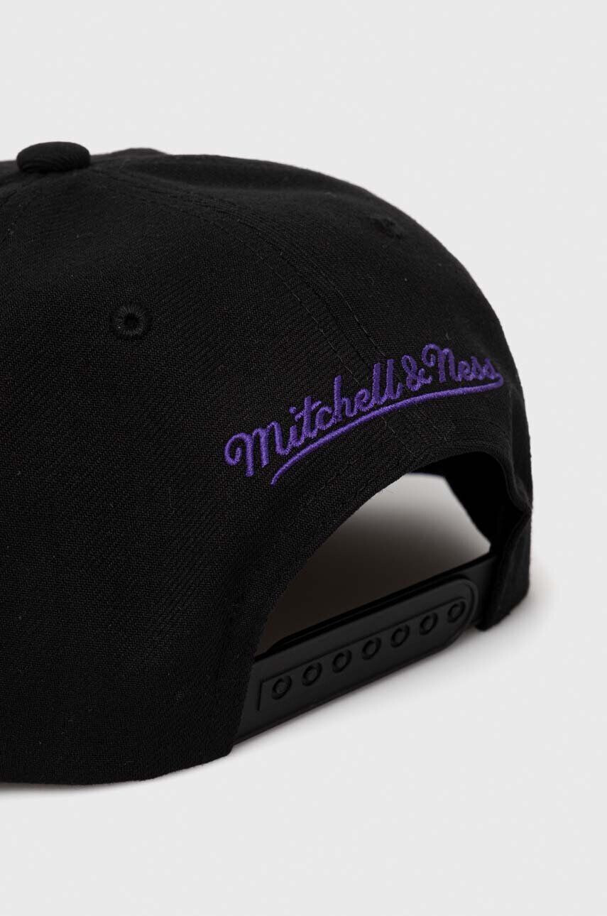 Mitchell&Ness Шапка с козирка Los Angeles Lakers в черно с апликация - Pepit.bg