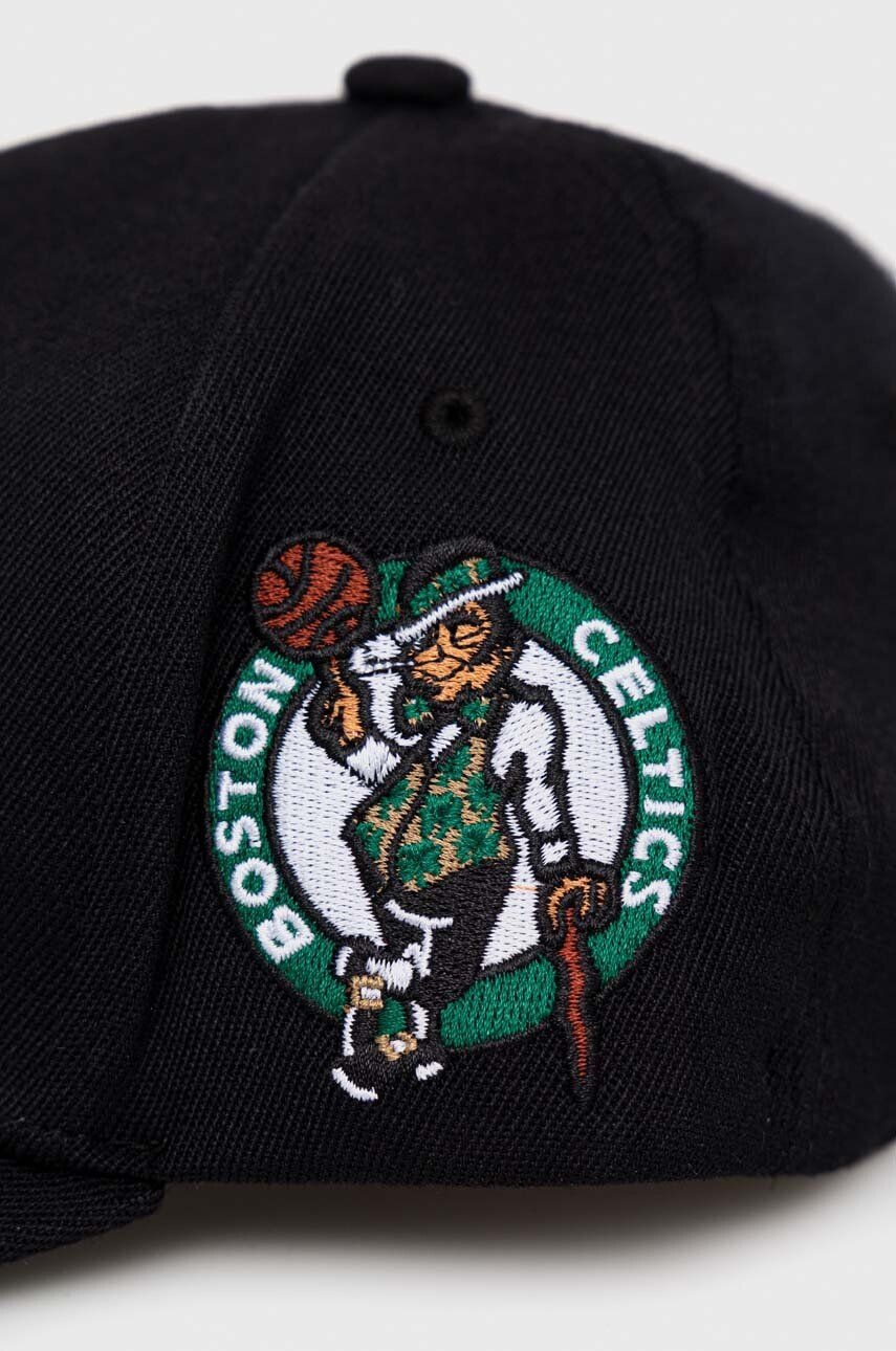 Mitchell&Ness Шапка с козирка с вълна BOSTON CELTICS в черно с апликация - Pepit.bg