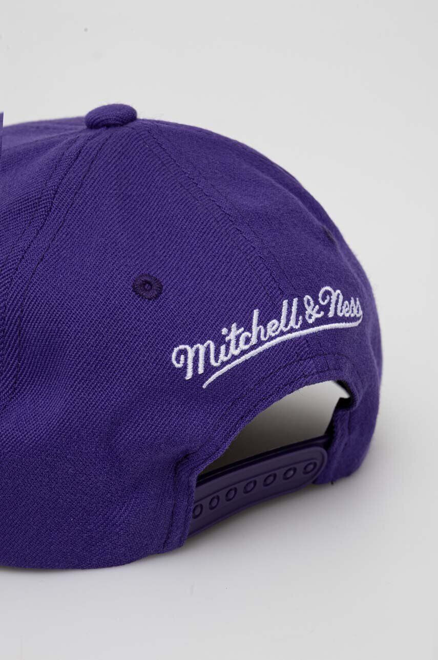 Mitchell&Ness Шапка с козирка с вълна Los Angeles Lakers в лилаво с апликация - Pepit.bg