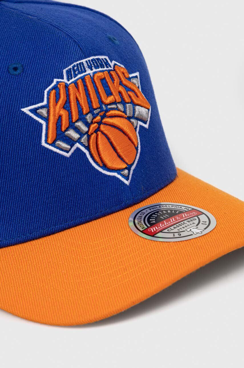 Mitchell&Ness Шапка с козирка с вълна New York Knicks в синьо с апликация - Pepit.bg