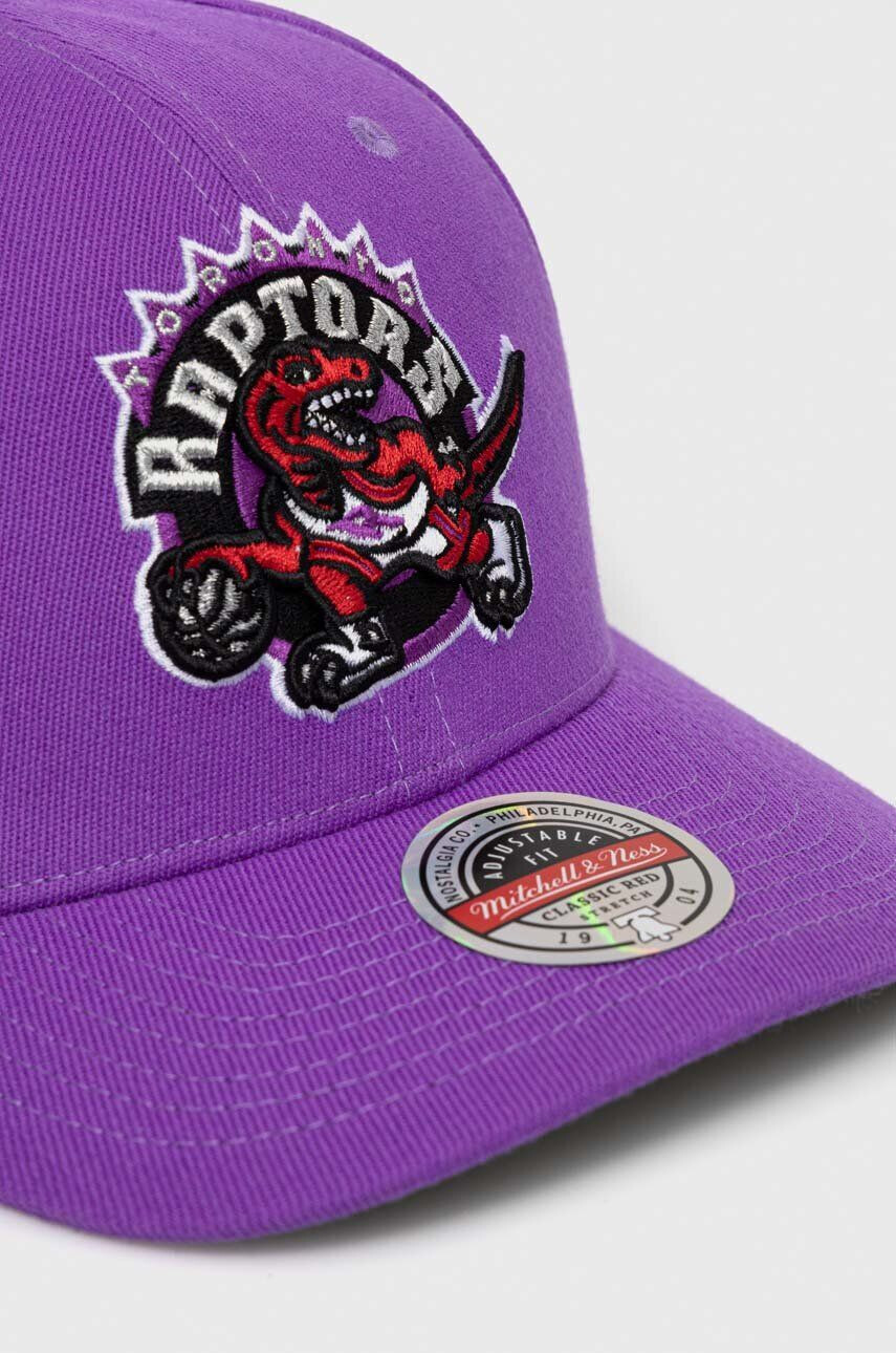 Mitchell&Ness Шапка с козирка с вълна Toronto Raptors в лилаво с апликация - Pepit.bg