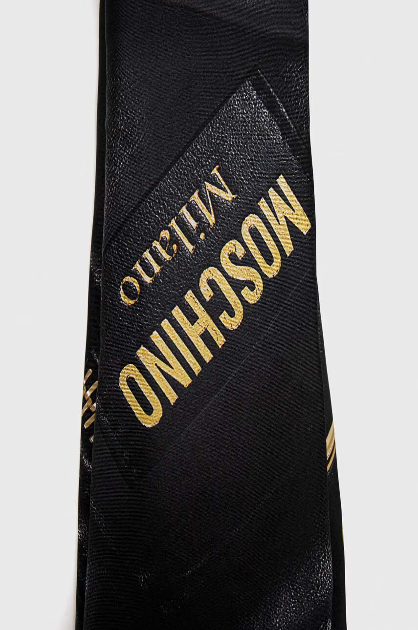 Moschino Копринено шалче в черно с десен - Pepit.bg