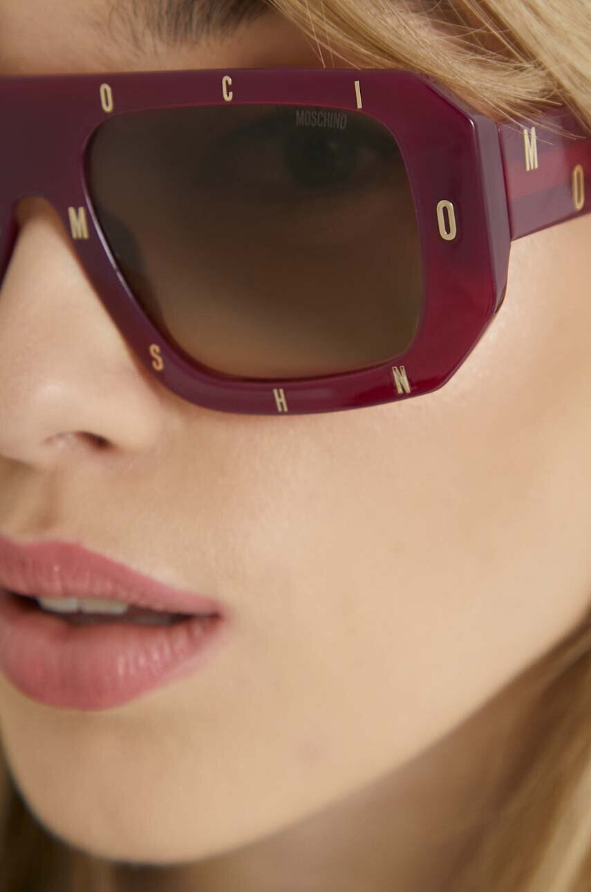 Moschino Слънчеви очила в лилаво - Pepit.bg