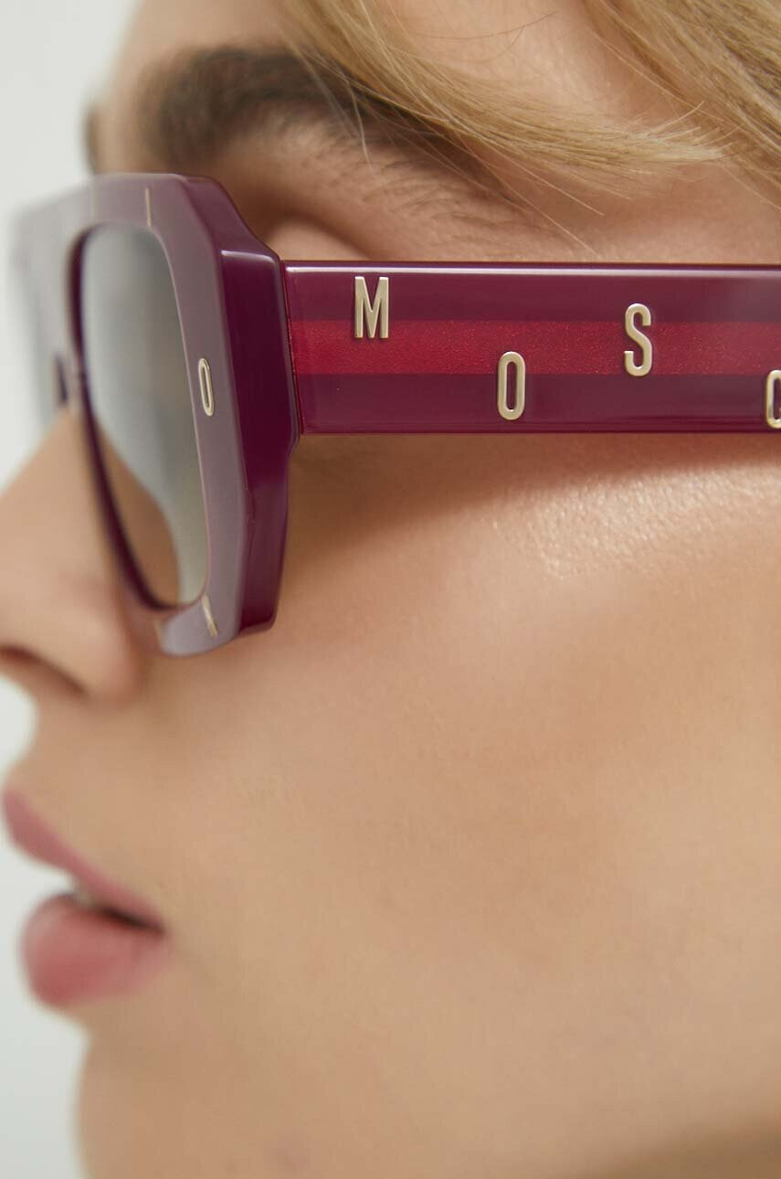 Moschino Слънчеви очила в лилаво - Pepit.bg