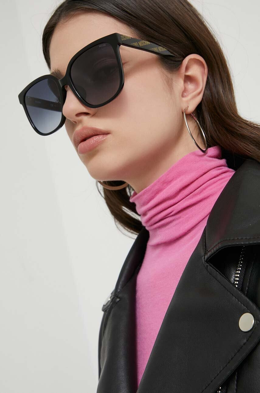 Moschino Слънчеви очила в черно - Pepit.bg