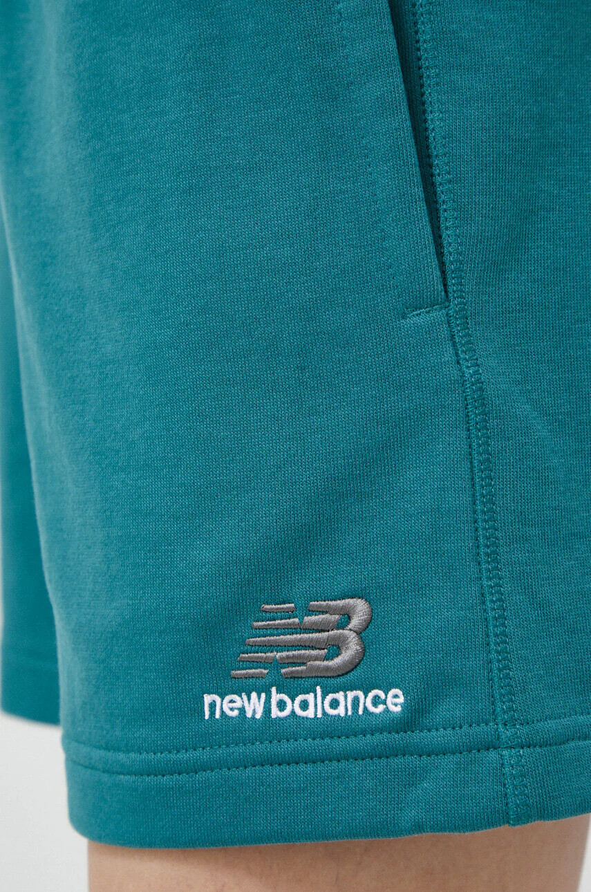 New Balance Къс панталон в зелено с изчистен дизайн - Pepit.bg
