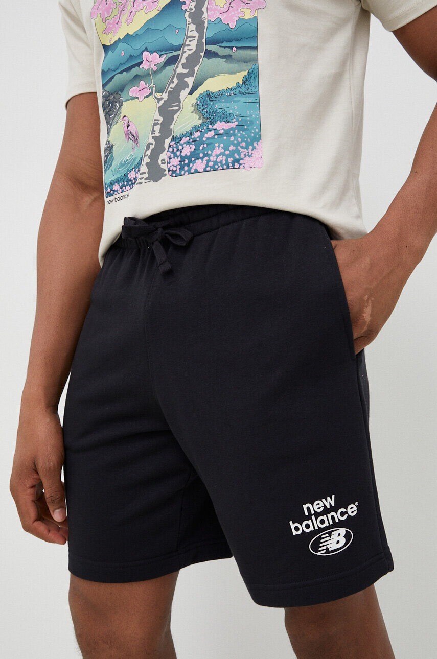 New Balance Къс панталон в черно - Pepit.bg