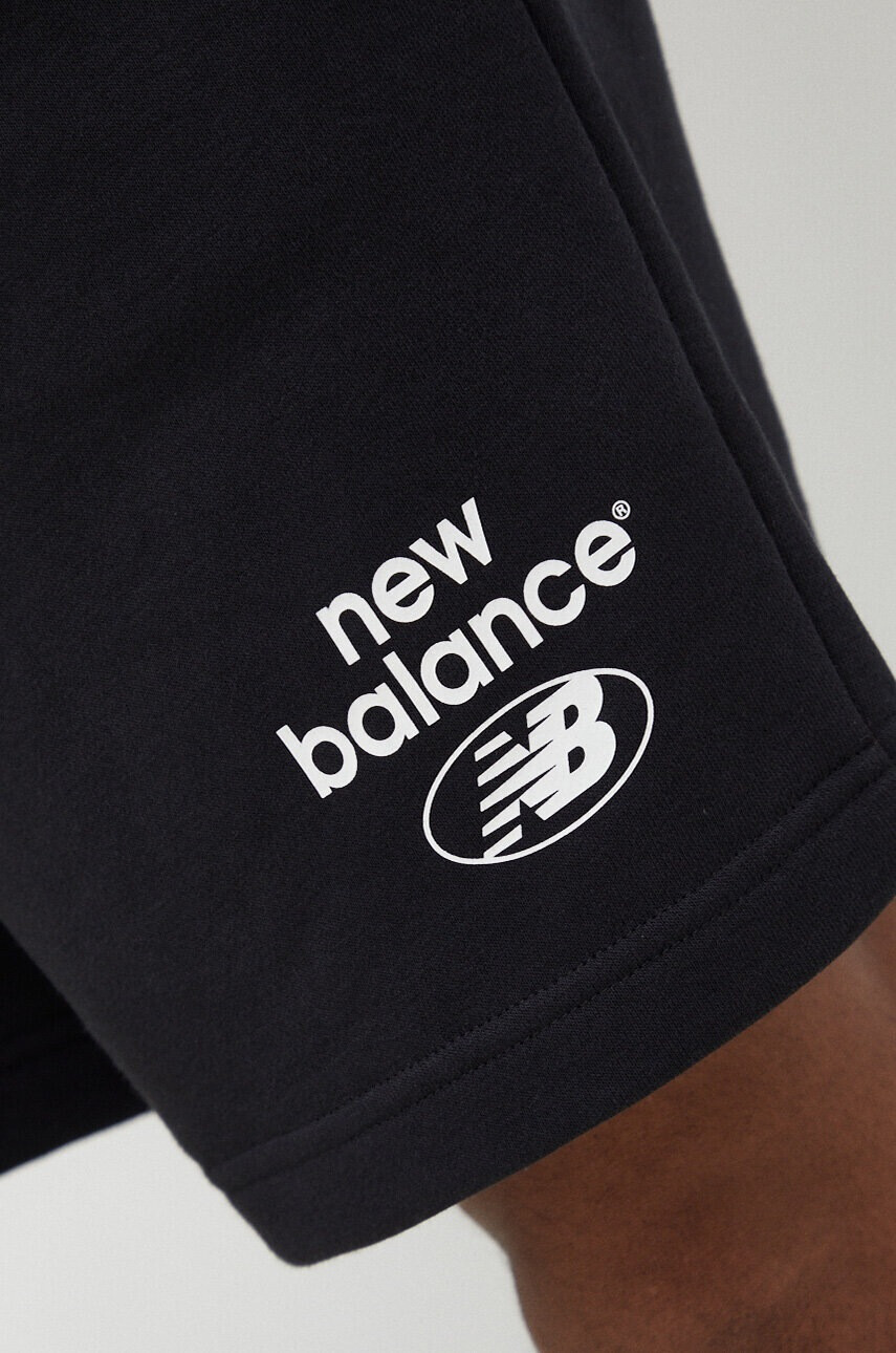 New Balance Къс панталон в черно - Pepit.bg