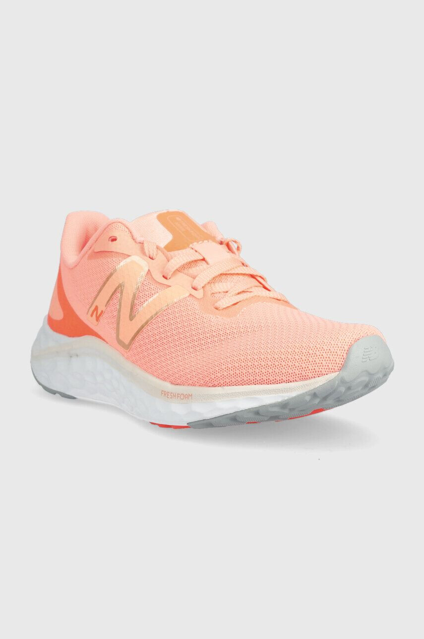 New Balance Обувки за бягане Fresh Foam Arishi v4 в оранжево - Pepit.bg