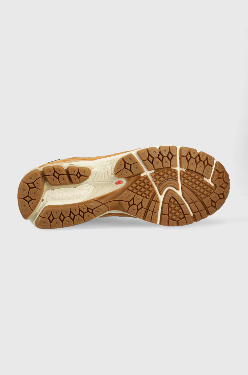 New Balance Маратонки M2002RXG в кафяво - Pepit.bg