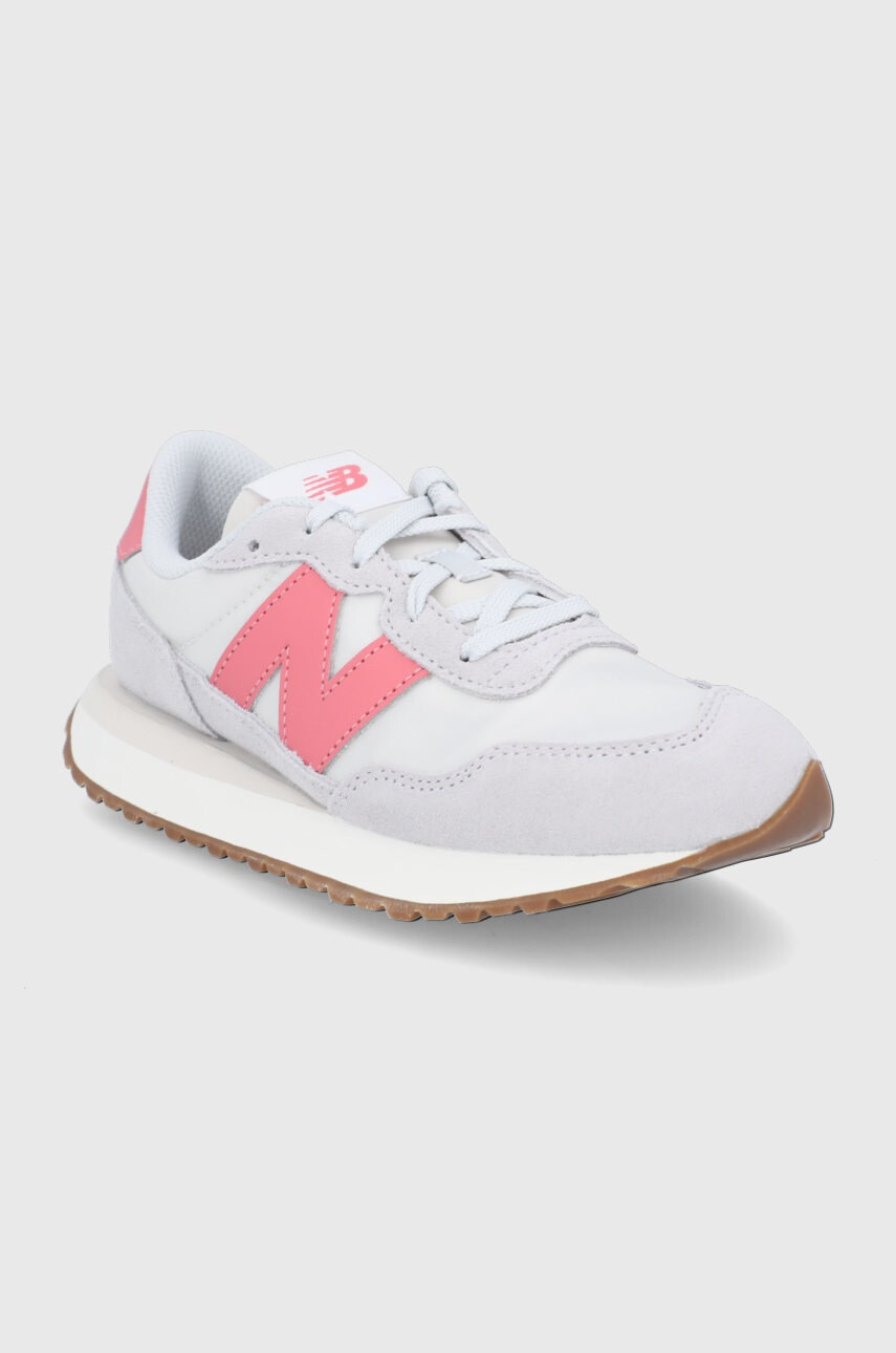 New Balance Обувки в сиво - Pepit.bg