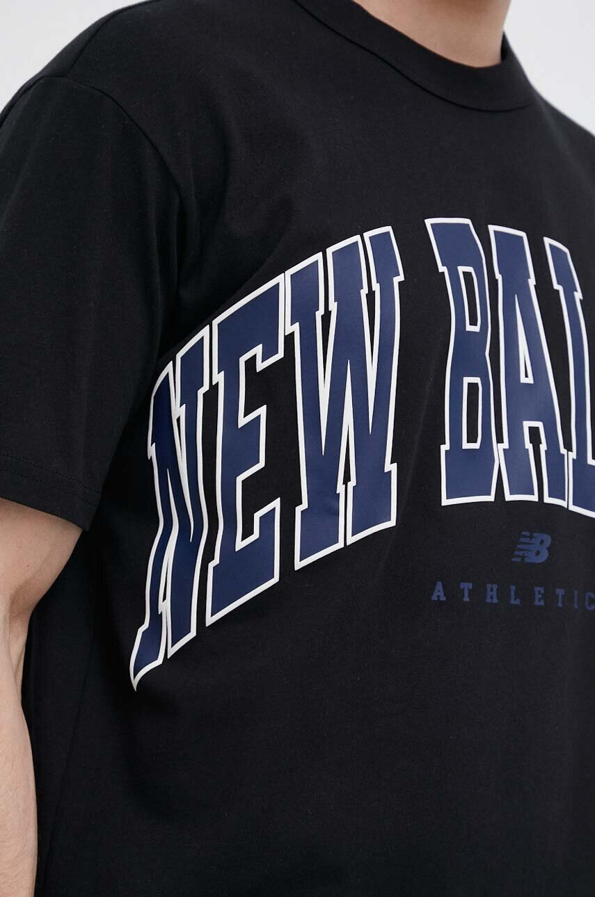 New Balance Памучна тениска в черно с принт - Pepit.bg