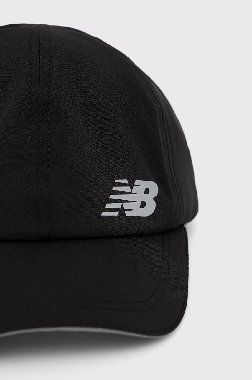 New Balance Шапка LAH21103BK в черно с принт - Pepit.bg