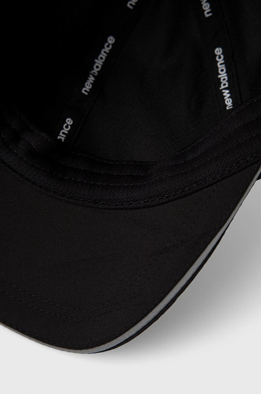 New Balance Шапка LAH21103BK в черно с принт - Pepit.bg