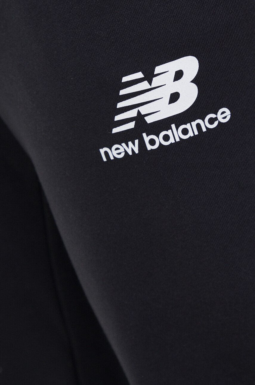 New Balance Спортен панталон в черно с принт - Pepit.bg