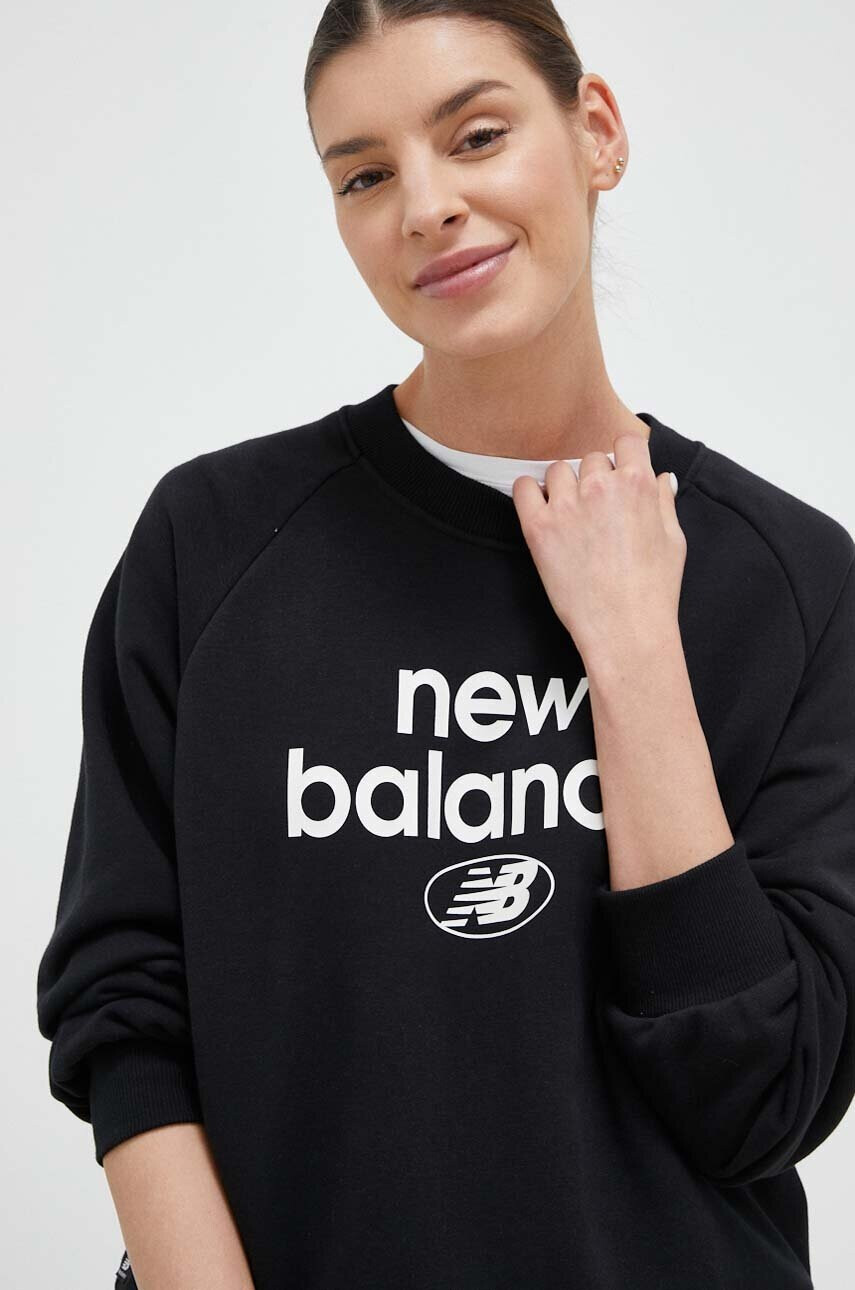 New Balance Суичър в черно с принт - Pepit.bg