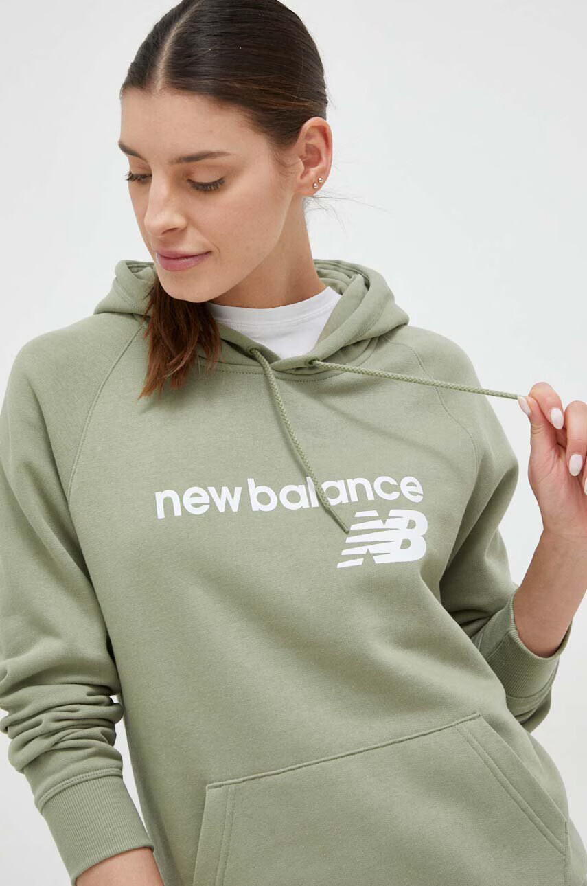 New Balance Суичър в зелено с качулка с принт - Pepit.bg
