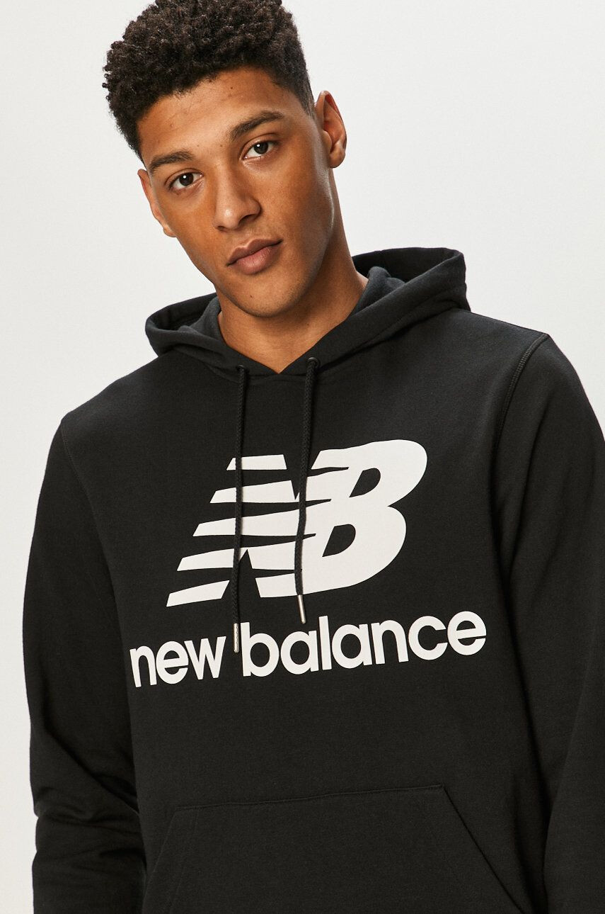 New Balance Суичър MT03558BK мъжки в черно с принт - Pepit.bg