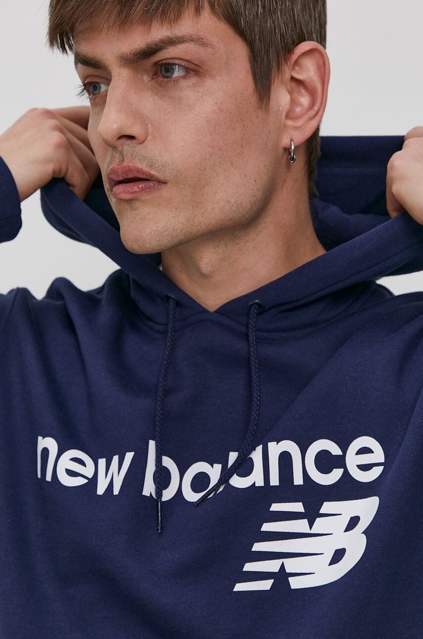 New Balance Суичър MT03910PGM мъжки в тъмносиньо с принт - Pepit.bg