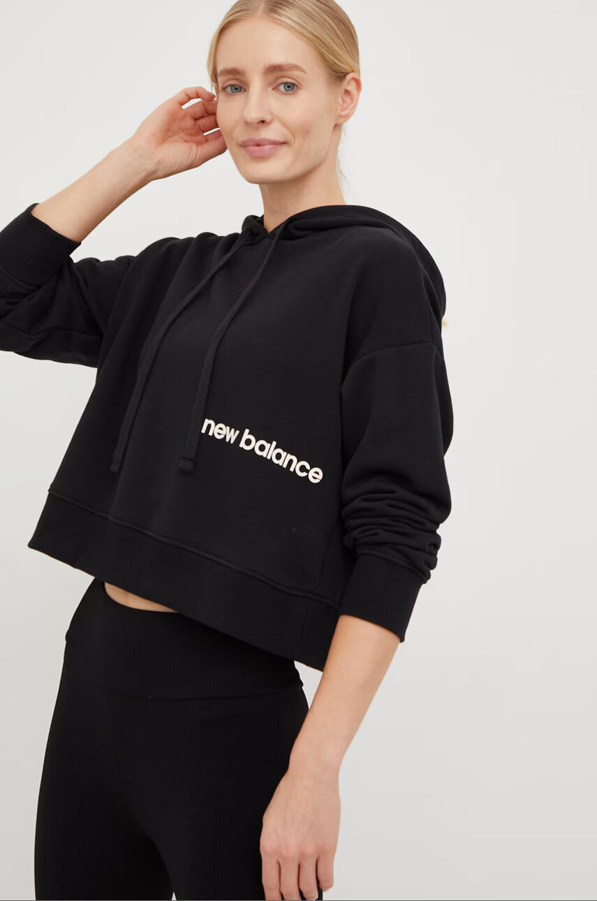 New Balance Суичър в черно с качулка с принт - Pepit.bg