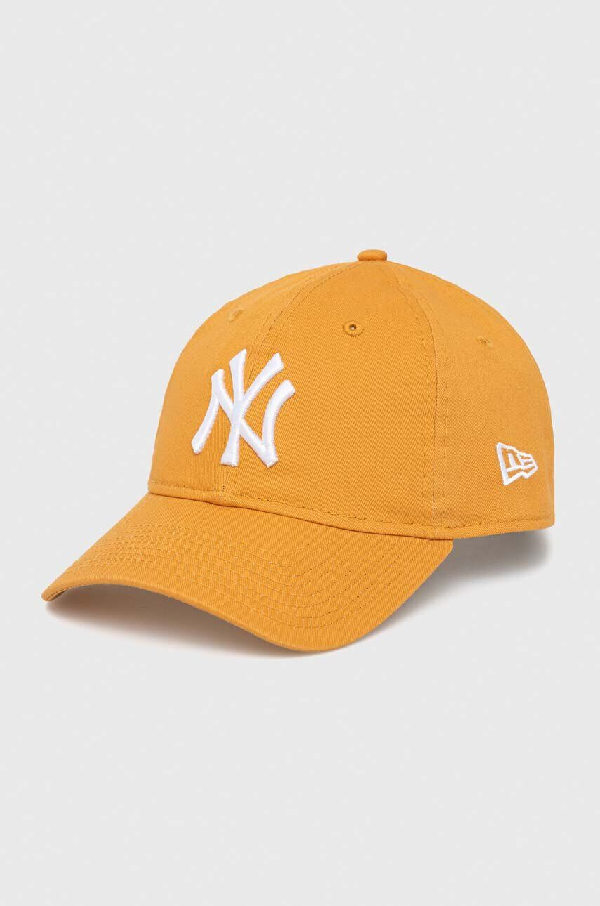 New Era Памучна шапка с козирка в оранжево с апликация NEW YORK YANKEES - Pepit.bg