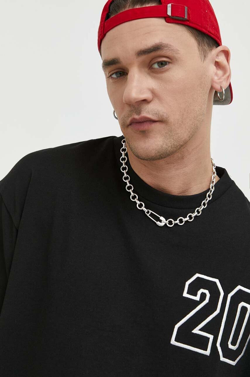New Era Памучна тениска в черно с апликация - Pepit.bg