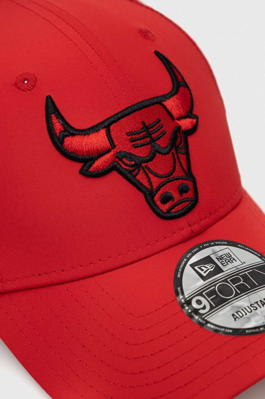 New Era Шапка с козирка в червено с апликация CHICAGO BULLS - Pepit.bg