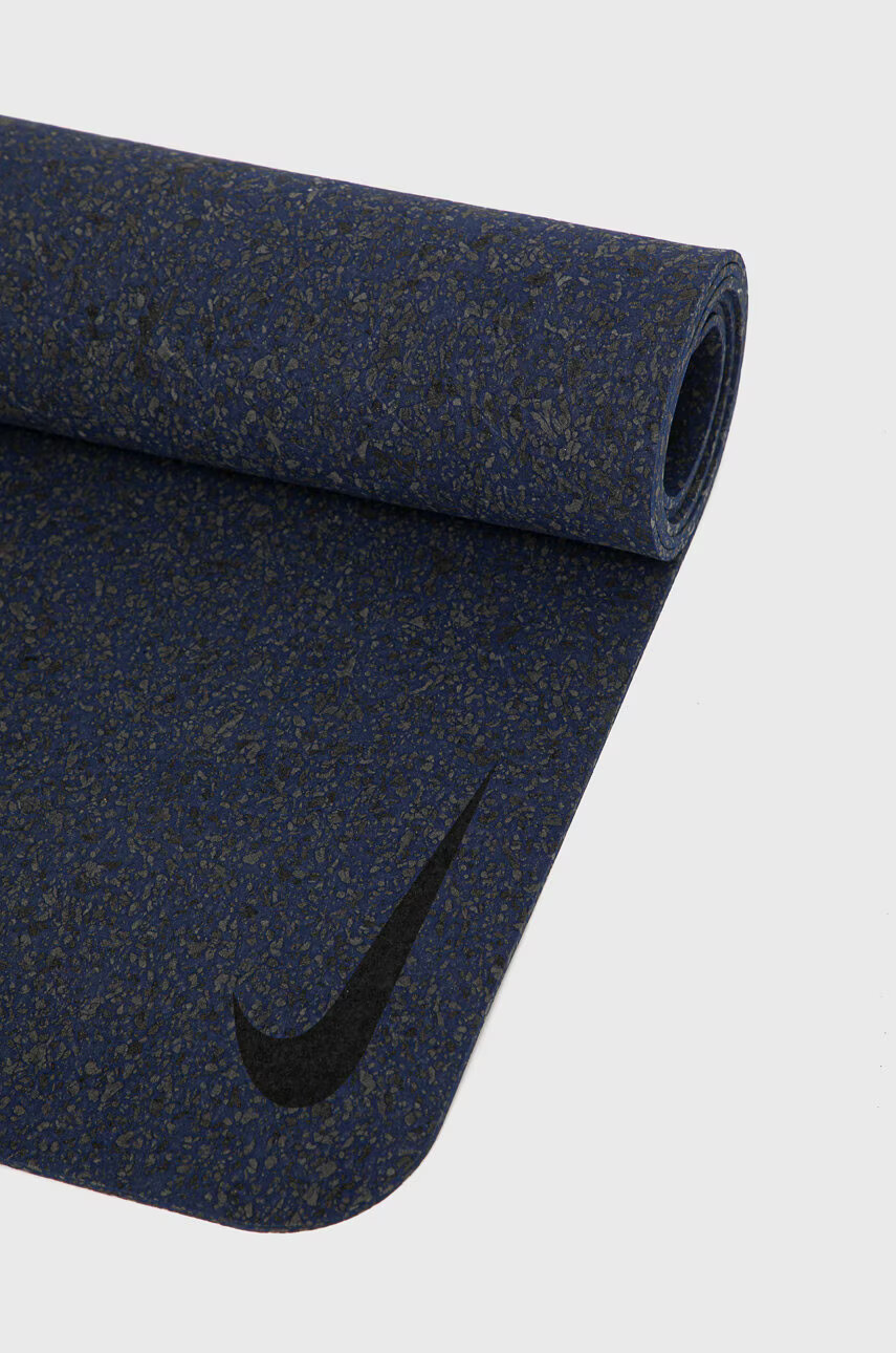 Nike Постелка за йога в тъмносиньо - Pepit.bg