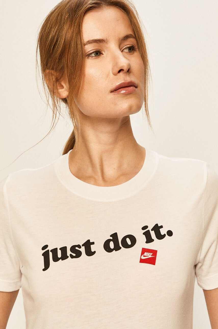 Nike Sportswear Тениска - Pepit.bg