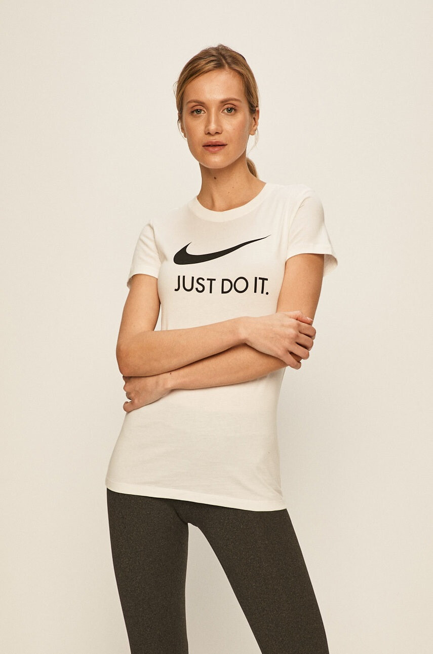 Nike Sportswear Тениска - Pepit.bg