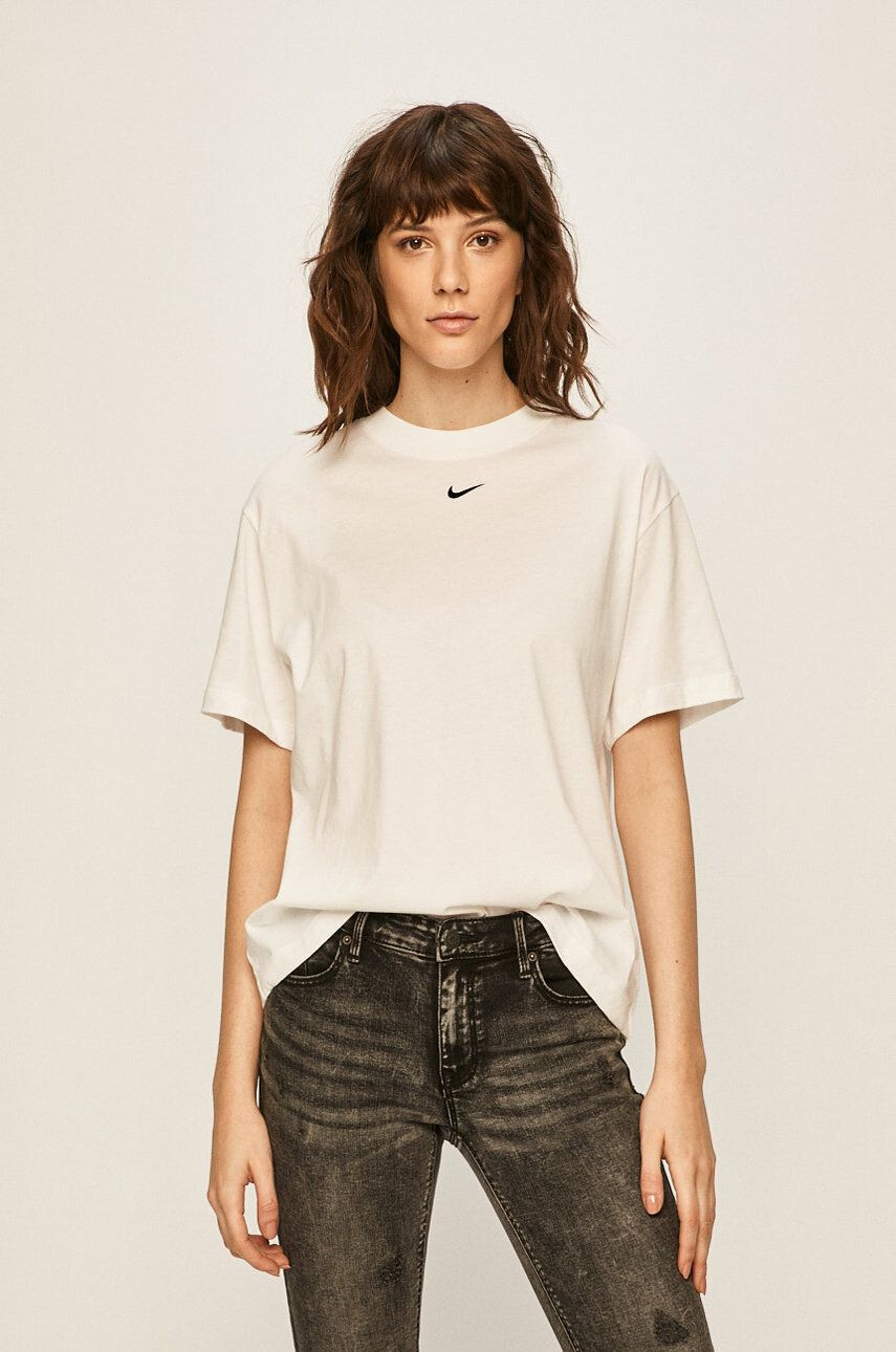 Nike Sportswear Тениска - Pepit.bg