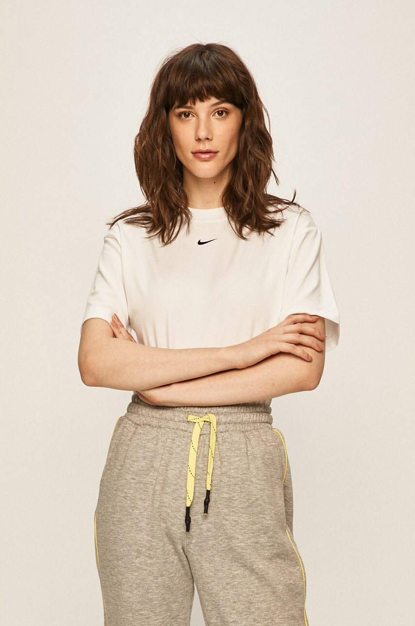 Nike Sportswear Тениска - Pepit.bg
