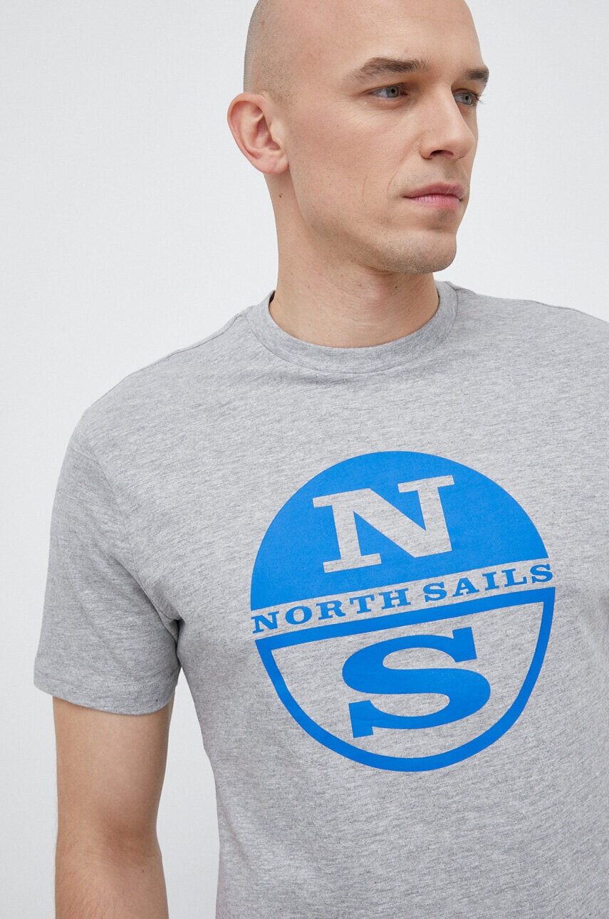 North Sails Памучна тениска в сиво с принт - Pepit.bg