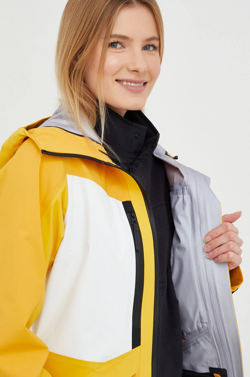 Peak Performance Яке Gravity Gore-Tex в жълто - Pepit.bg