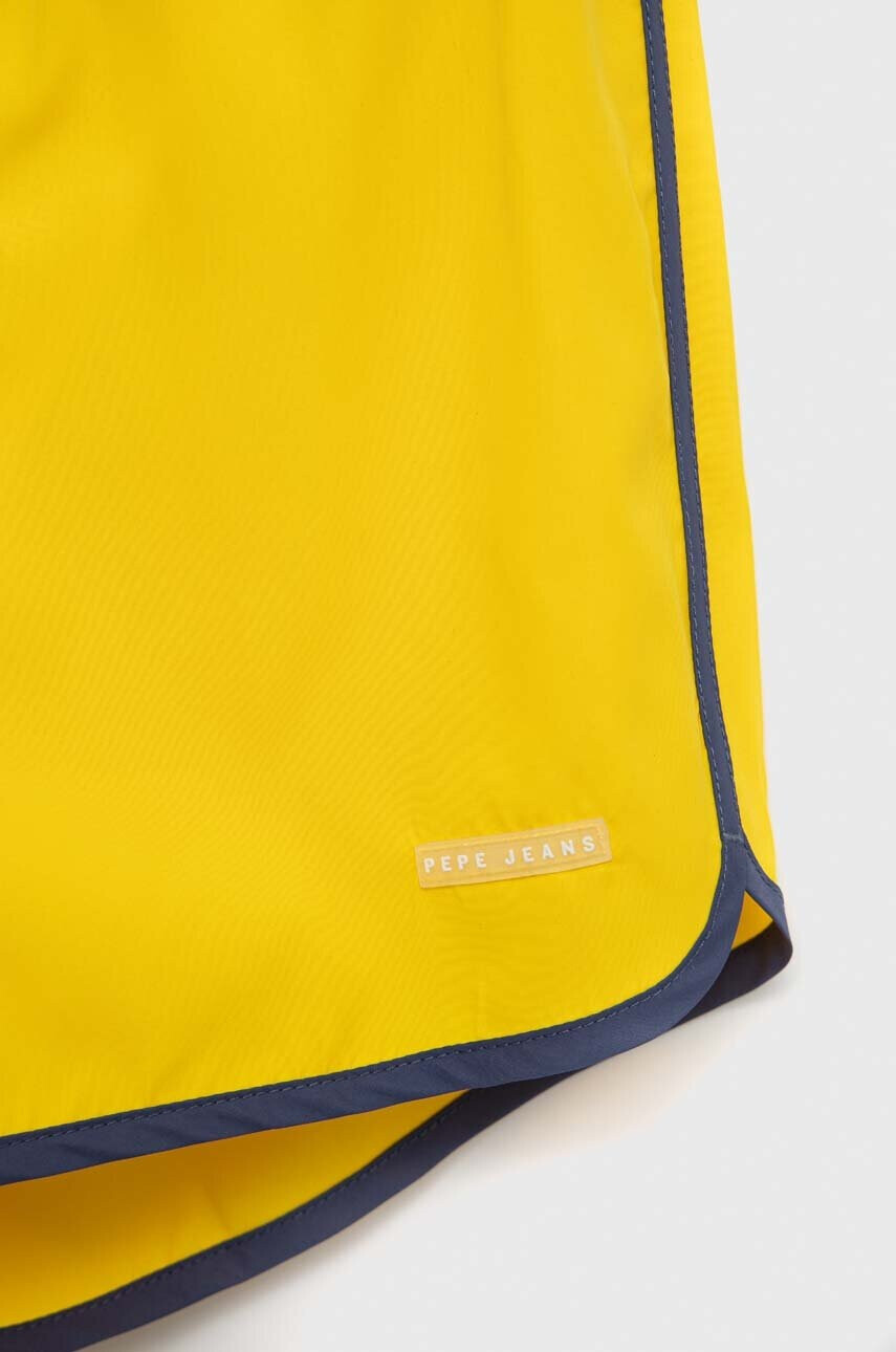 Pepe Jeans Детски плувни шорти Gregory в жълто с изчистен дизайн - Pepit.bg