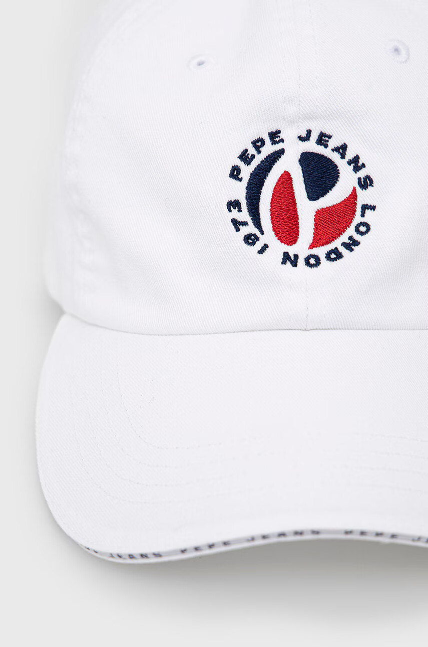 Pepe Jeans Памучна шапка Clara Cap в бяло с изчистен дизайн - Pepit.bg