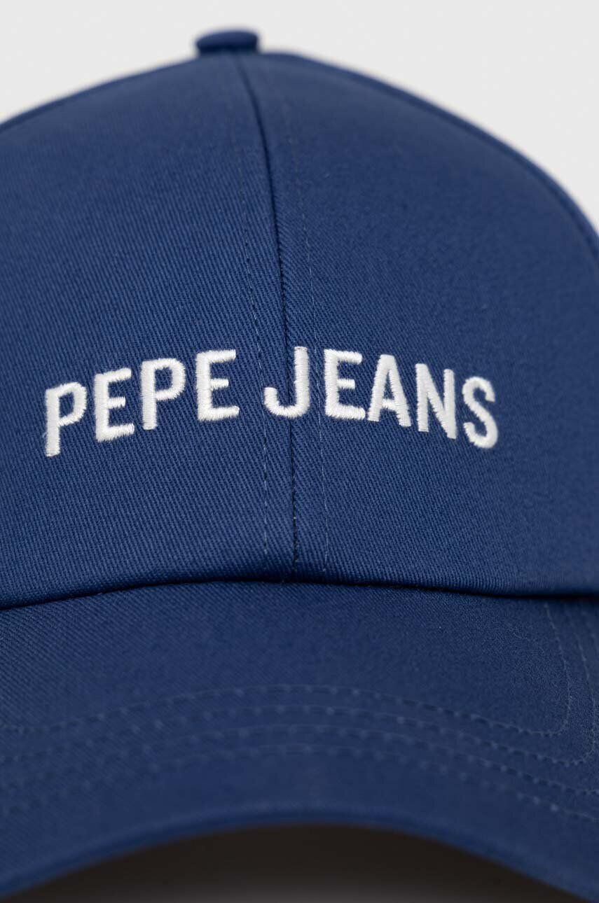 Pepe Jeans Памучна шапка с козирка в тъмносиньо с апликация - Pepit.bg