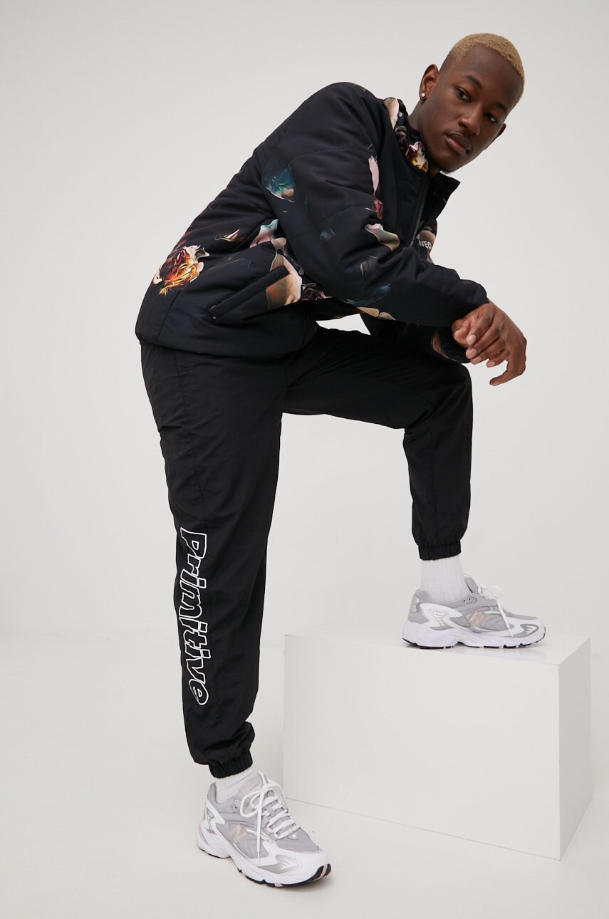 Primitive Спортен панталон Cut N Sew в черно с принт - Pepit.bg